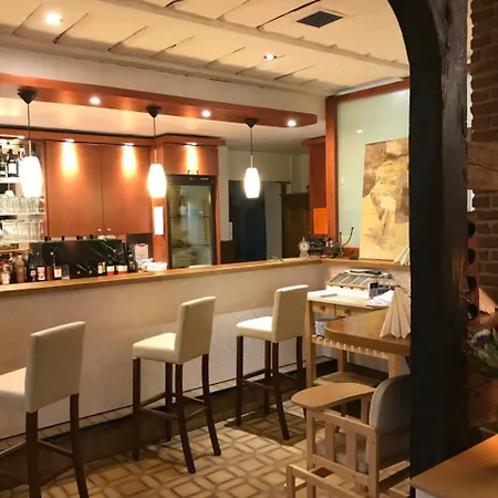 Franck Garni Hotel 3*